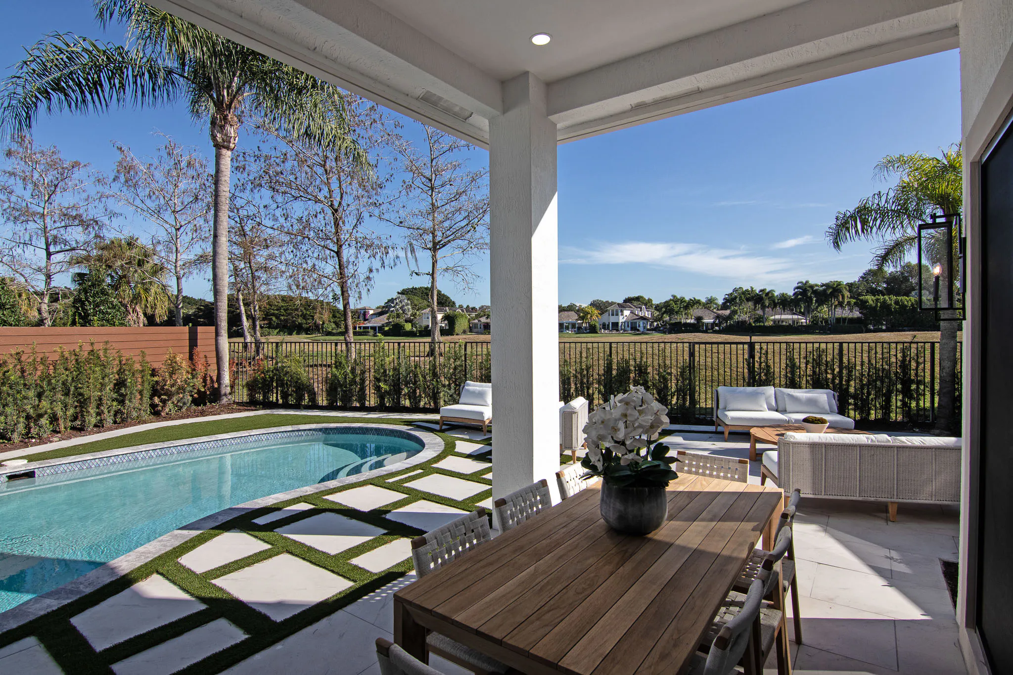 Meridith-Baer-Home-Home-Staging-Luxury-Homes-Florida-Wellington-Modern-Outdoor